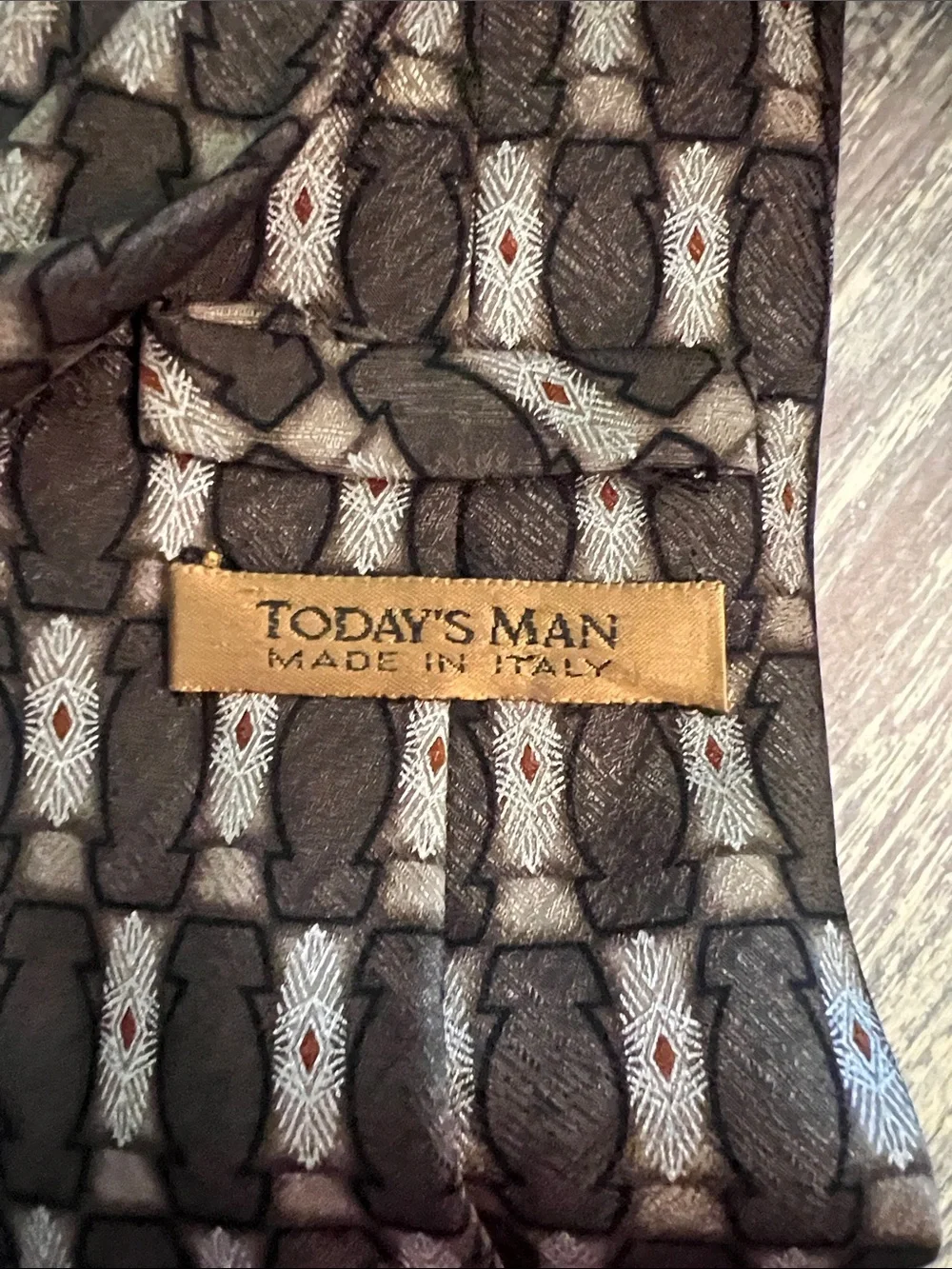 Assorted set of 4 men’s silk ties. New in pkgs.
